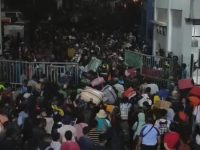 Suasana emberkasi atau keberangkatan penumpang KM Tidar saat sanadar di Pelabuhan Fakfak, jelang Nataru (Sumber Djpl KSOP Fakfak)